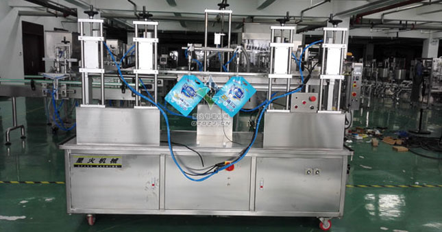 吸嘴袋灌裝旋蓋機,吸嘴自立袋灌裝旋蓋機